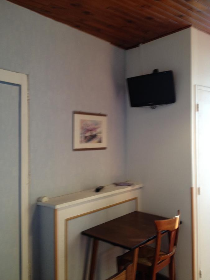 Bar Hotel De La Place Mezel (Alpes-de-Haute-Provence) Exterior foto